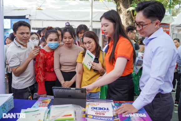 1 Nguoi Lao Dong Phai Qua Vong Xem Viec Khong Luong Moi Duoc Vao Thu Viec