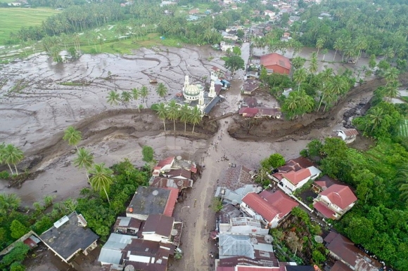 1 34 Nguoi Indonesia Thiet Mang Vi Lu Quet Va Dung Nham Lanh Tu Nui Lua