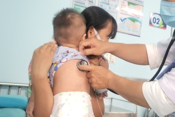 2 Nhieu Tre Chua Tiem Vaccine Bi Soi Nang Cha Me Ngai Chich Vi So Con Benh