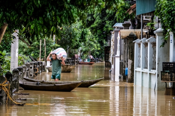 1 Bao Gio Ron Lu Ha Noi Het Ngap   Ky 2 Lu Rung Ngang Do Nuoc Ve Ha Noi