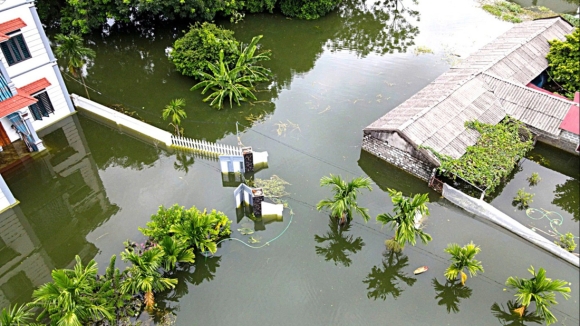 3 Bao Gio Ron Lu Ha Noi Het Ngap   Ky 2 Lu Rung Ngang Do Nuoc Ve Ha Noi