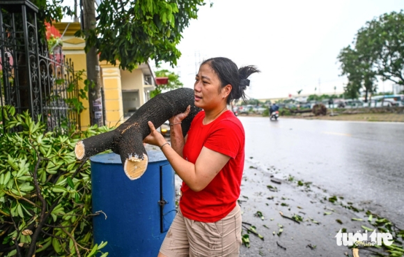 4 Nguoi Ha Noi Hoi Ha Don Dep Sau Bao Yagi