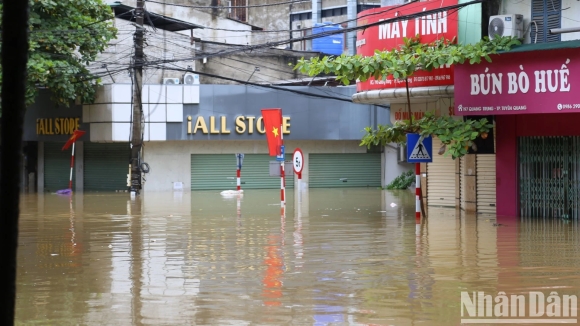 2 Nuoc Da Ngap Toan Thanh Pho Tuyen Quang